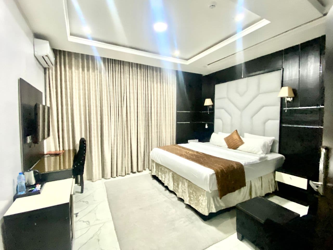 Windy Suite room at White Court Hotel